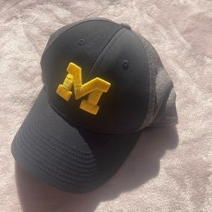 U of M hat
